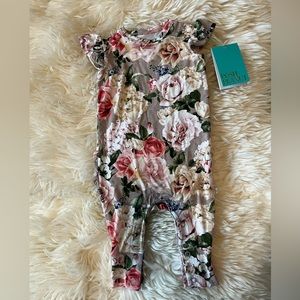 Posh peanut floral jumper, new with tags, bottom snaps, short sleeve, 0-3M